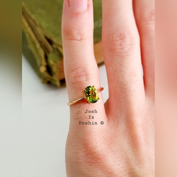 Classic four prong solitaire 1.1CTW peridot ring in rose gold over silver - Picture 8 of 9